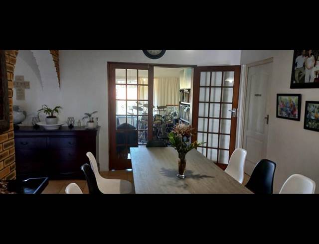 6 BEDROOM TOWNHOUSE FOR SALE IN MANORS